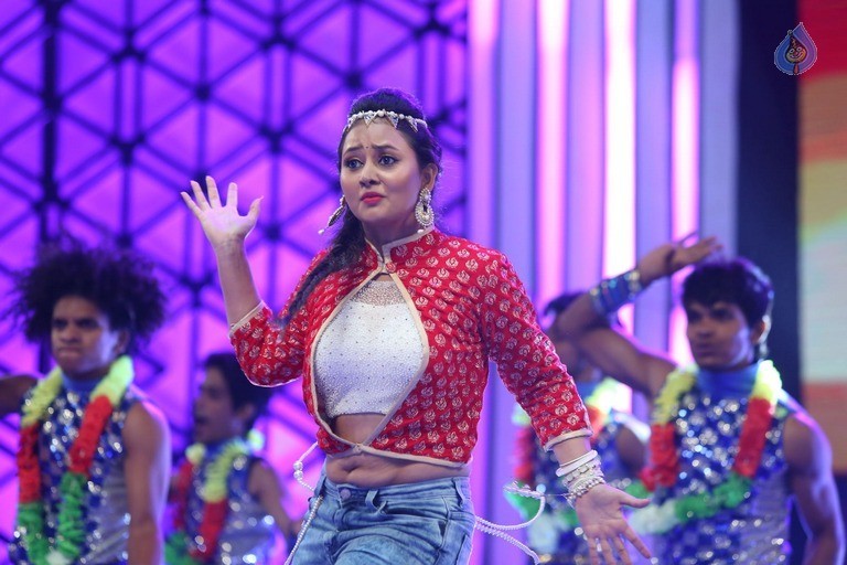 63rd Britannia Filmfare Awards South Event Photos - 33 / 59 photos