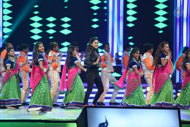 63rd Britannia Filmfare Awards South Event Photos 3 - 91 / 110 photos