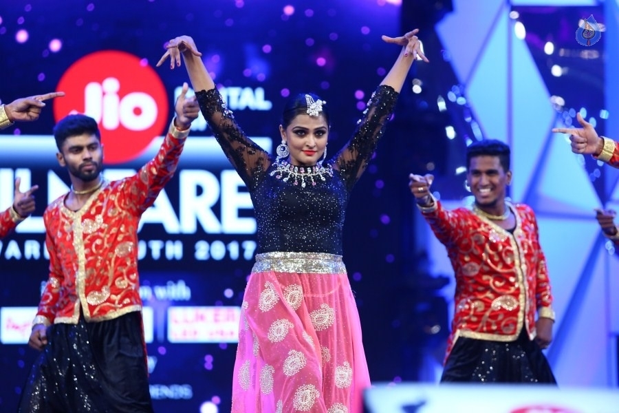 64th Jio Filmfare Awards South 2017 - 7 / 61 photos