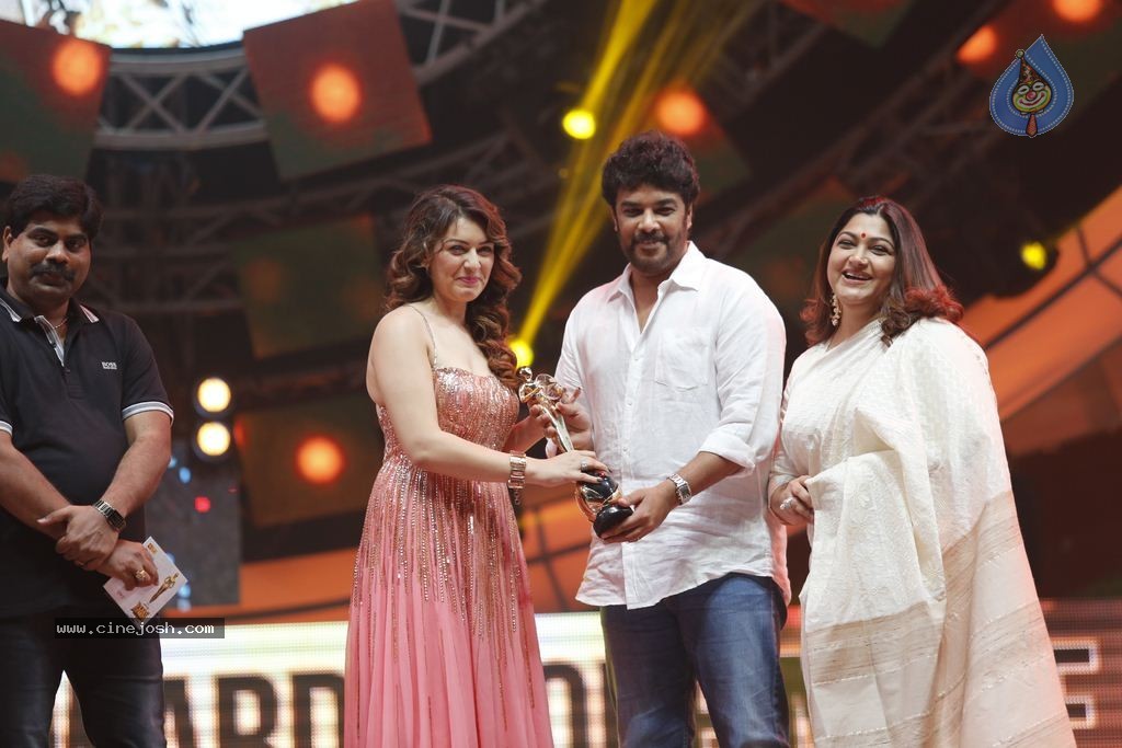 9th Vijay Awards Function Photos - 4 / 21 photos