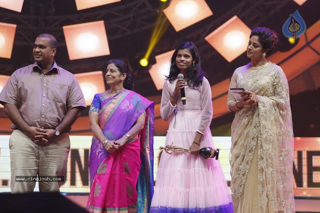 9th Vijay Awards Function Photos - 5 / 21 photos