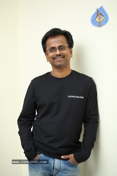 A.R. Murugadoss Interview Photos - 4 / 21 photos