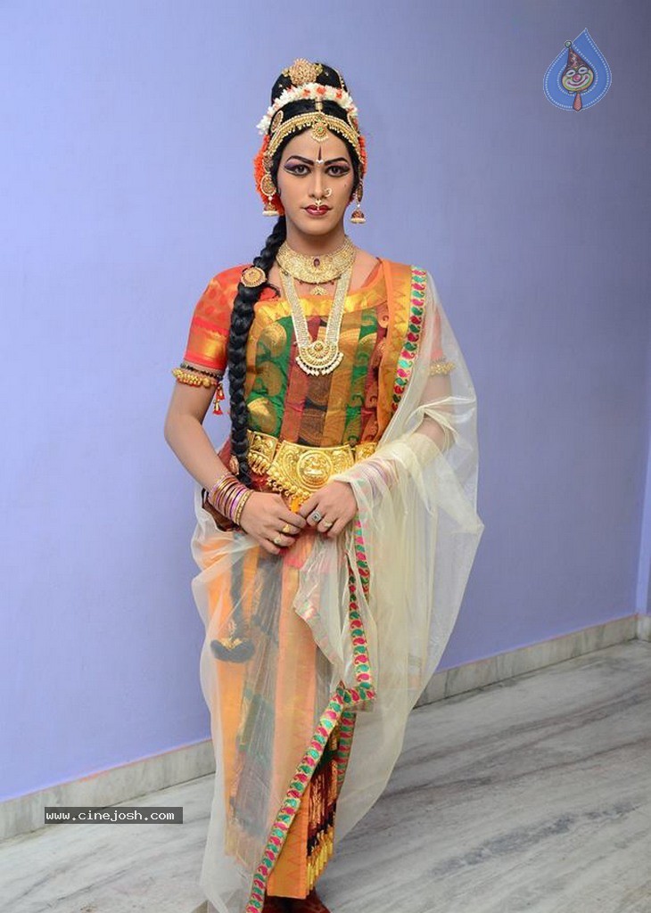 Haleem Khan's Thanksgiving Dance Show - 8 / 36 photos