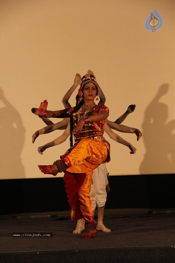 Haleem Khan's Thanksgiving Dance Show - 14 / 36 photos