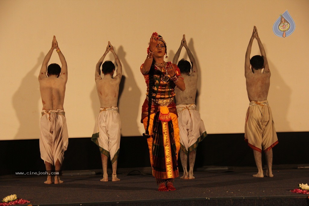 Haleem Khan's Thanksgiving Dance Show - 15 / 36 photos