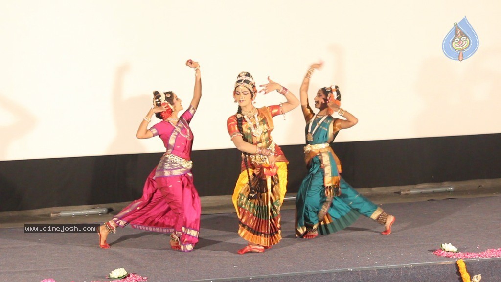 Haleem Khan's Thanksgiving Dance Show - 16 / 36 photos
