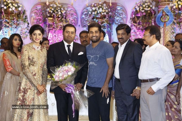 Abinesh Elangovan and Nandhini Wedding Reception - 15 / 42 photos