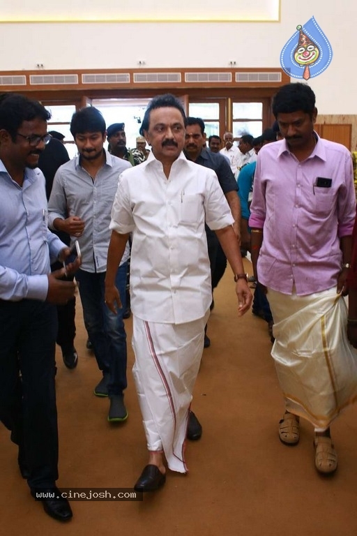 Abinesh Elangovan and Nandhini Wedding Reception - 38 / 42 photos