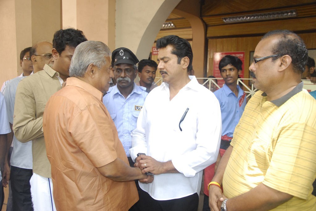 Kadhal Dhandapani Condolence Photos - 9 / 56 photos