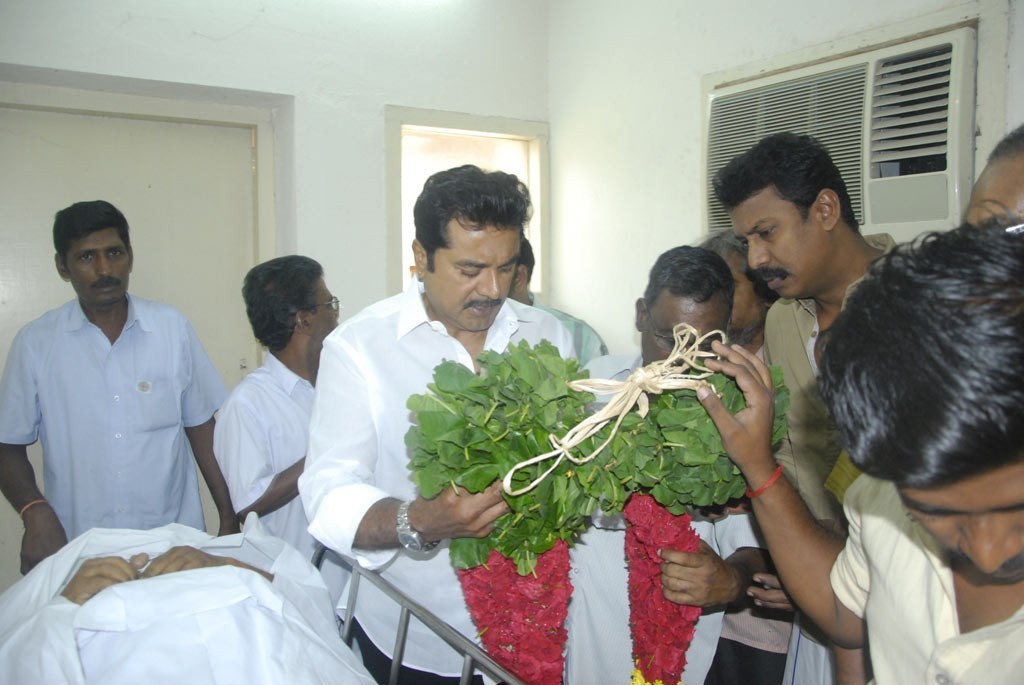 Kadhal Dhandapani Condolence Photos - 34 / 56 photos