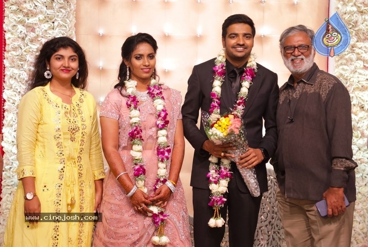 Actor Sathish - Sindhu Wedding Reception Stills - 22 / 105 photos