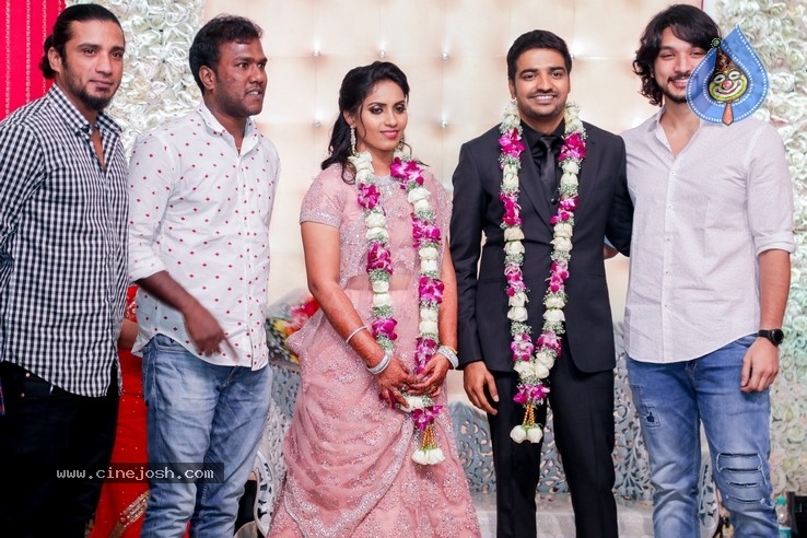 Actor Sathish - Sindhu Wedding Reception Stills - 27 / 105 photos