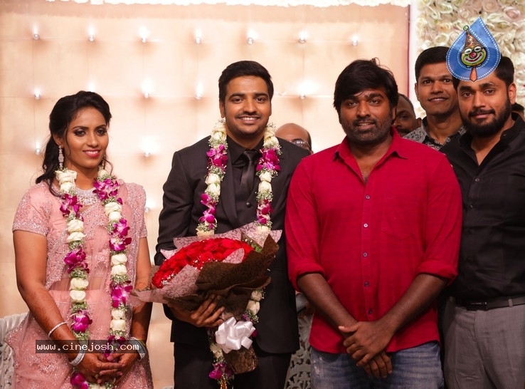 Actor Sathish - Sindhu Wedding Reception Stills - 41 / 105 photos