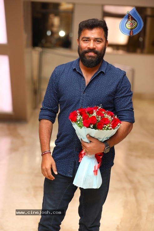 Actor Sathish - Sindhu Wedding Reception Stills - 50 / 105 photos