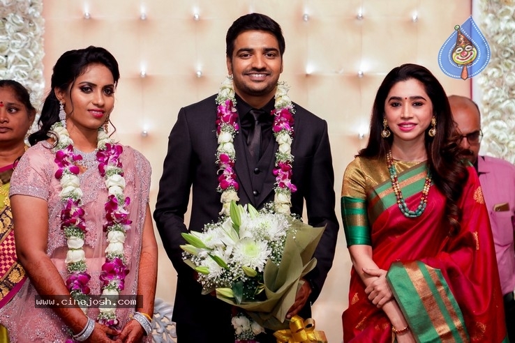 Actor Sathish - Sindhu Wedding Reception Stills - 54 / 105 photos