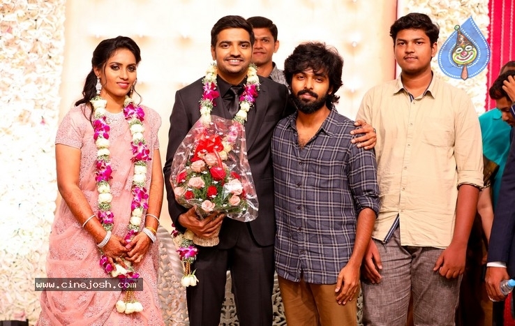 Actor Sathish - Sindhu Wedding Reception Stills - 71 / 105 photos
