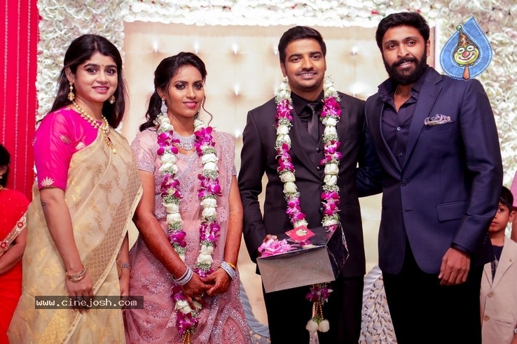 Actor Sathish - Sindhu Wedding Reception Stills - 77 / 105 photos