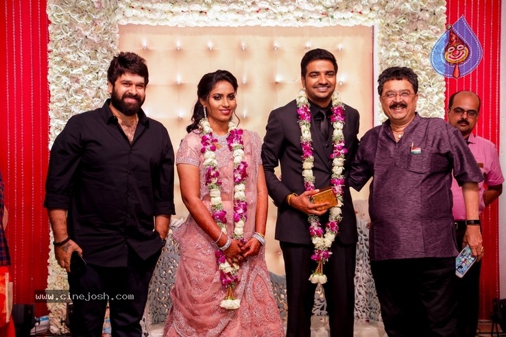 Actor Sathish - Sindhu Wedding Reception Stills - 82 / 105 photos