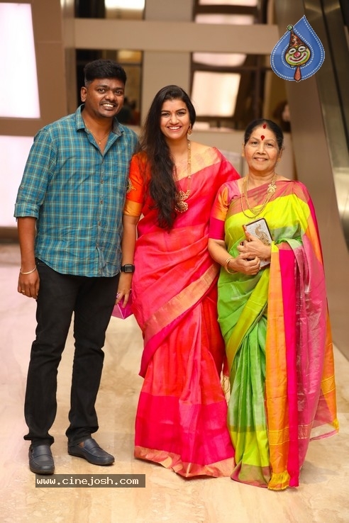 Actor Sathish - Sindhu Wedding Reception Stills - 90 / 105 photos