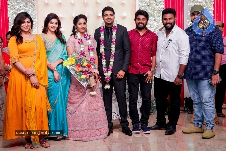 Actor Sathish - Sindhu Wedding Reception Stills - 99 / 105 photos