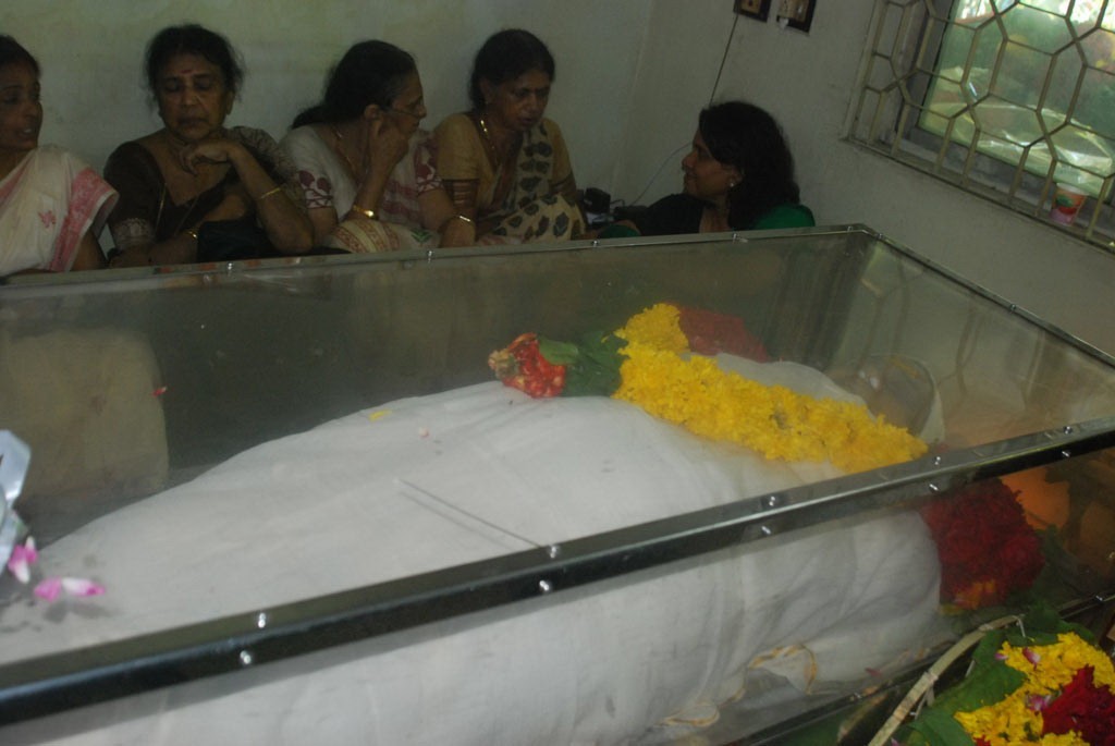 Actress Sukumari Condolences Photos - 23 / 72 photos