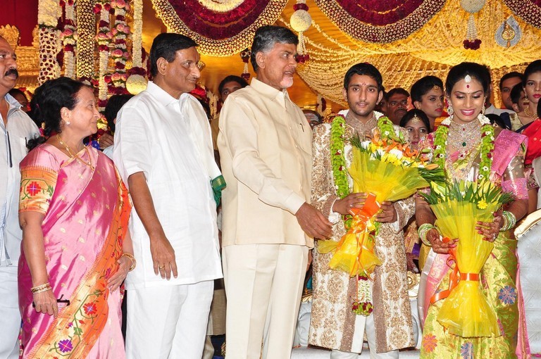 Adiseshagiri Rao Son Wedding Photos 2 - 35 / 128 photos