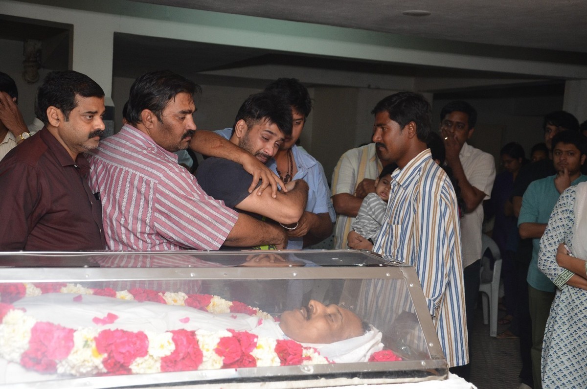 Ahuti Prasad Condolences Photos - 103 / 129 photos