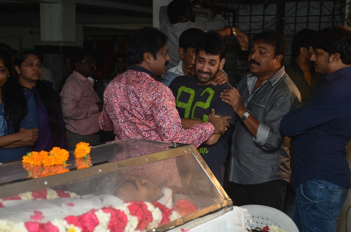 Ahuti Prasad Condolences Photos - 114 / 129 photos