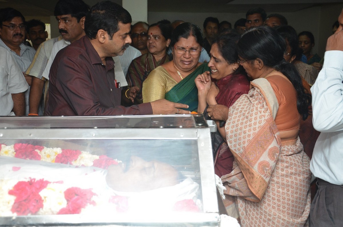 Ahuti Prasad Condolences Photos - 115 / 129 photos
