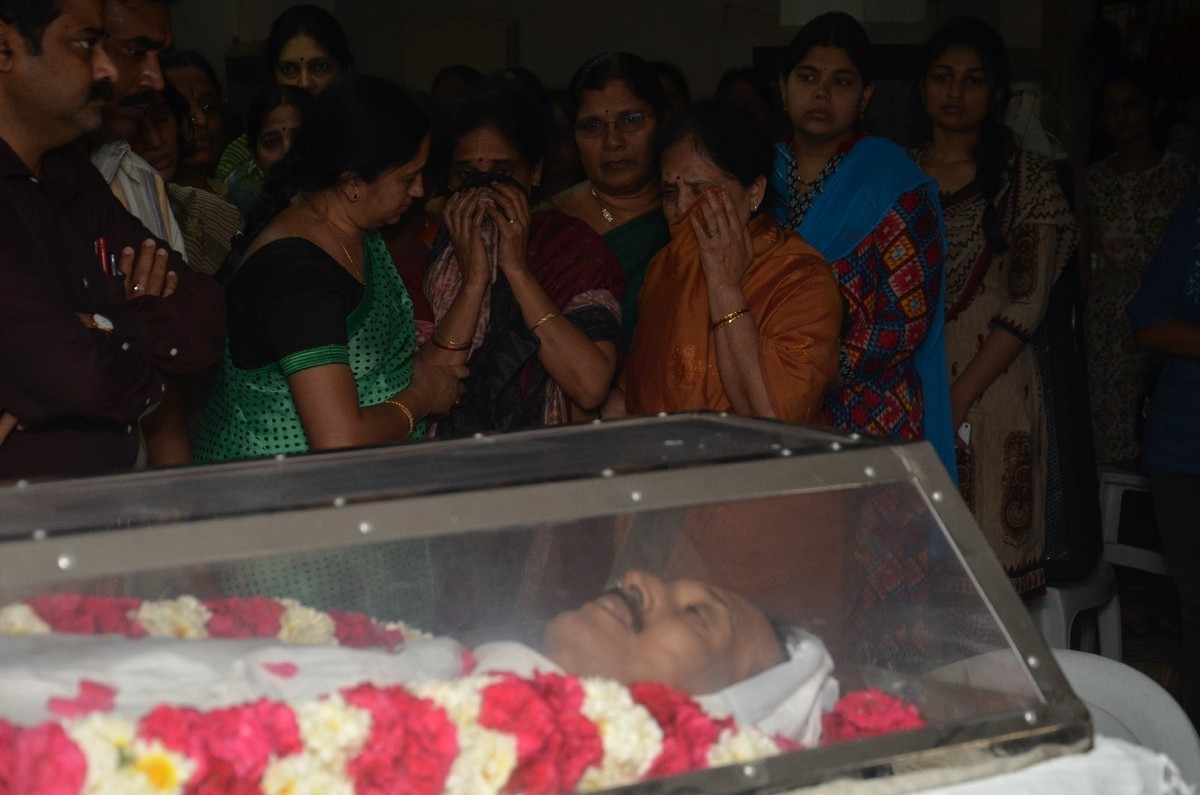 Ahuti Prasad Condolences Photos - 117 / 129 photos