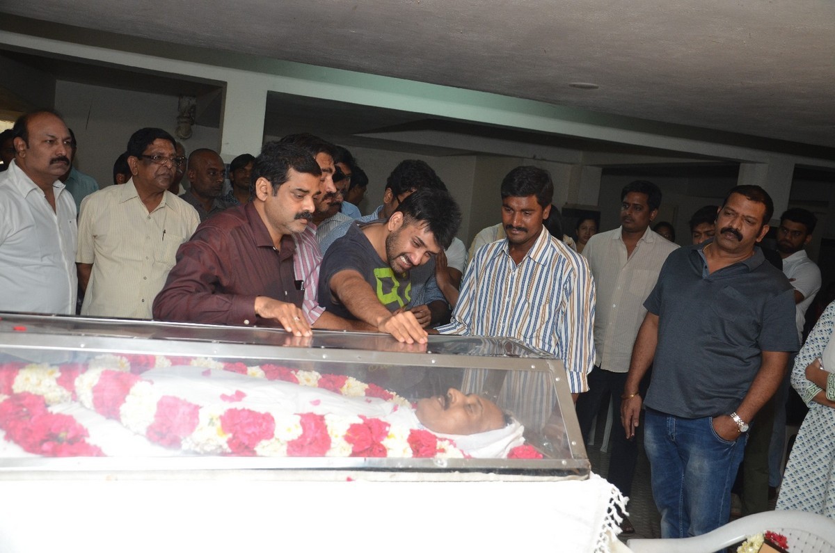 Ahuti Prasad Condolences Photos - 118 / 129 photos