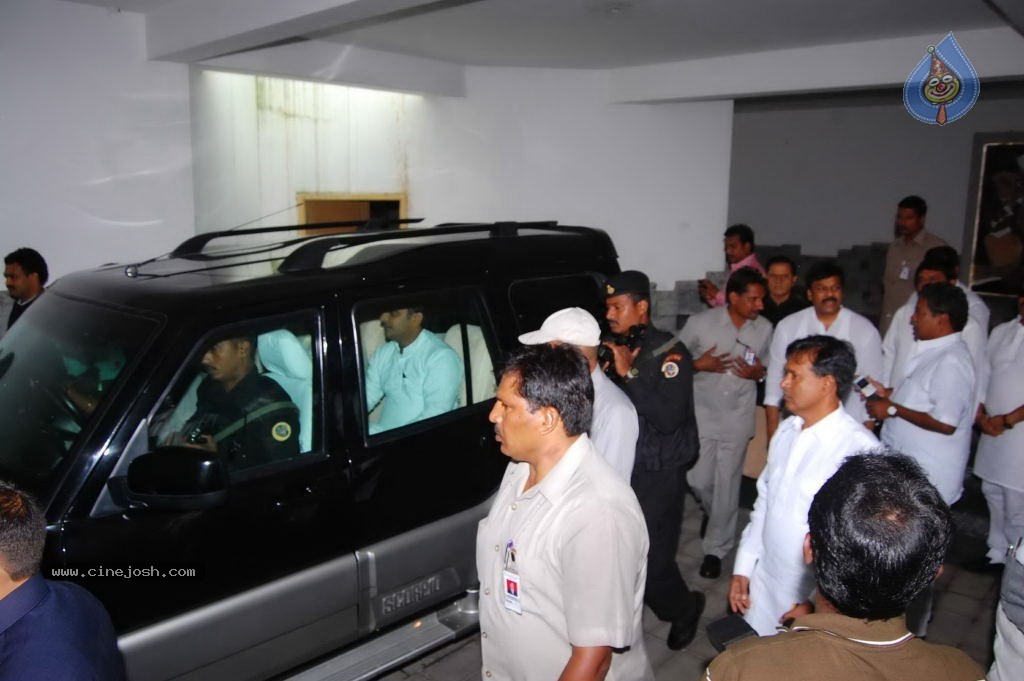 Akhilesh Yadav Meets AP Politicians - 22 / 34 photos