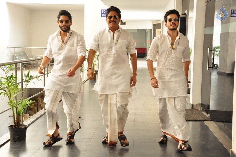 Akkineni Heroes Panche Kattu Photos - 17 / 26 photos