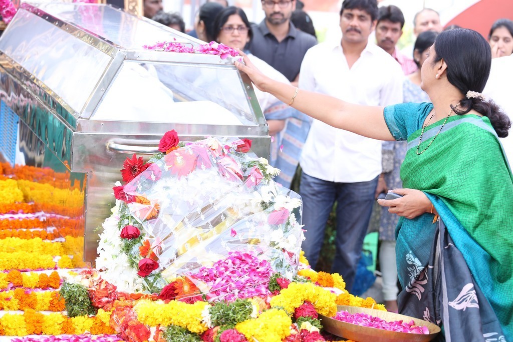 Akkineni Nageswara Rao Condolences Photos 02 - 95 / 211 photos