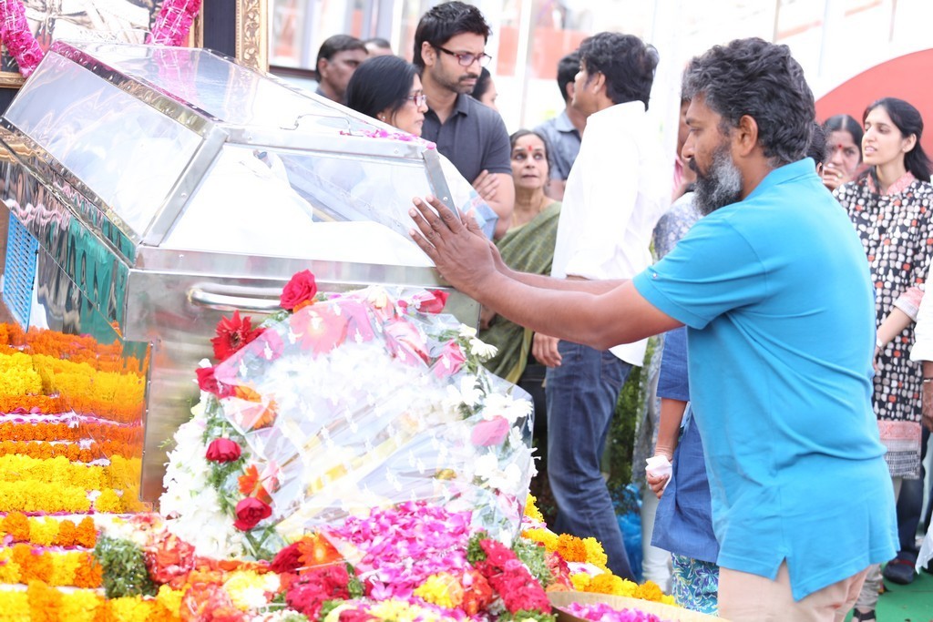 Akkineni Nageswara Rao Condolences Photos 02 - 97 / 211 photos