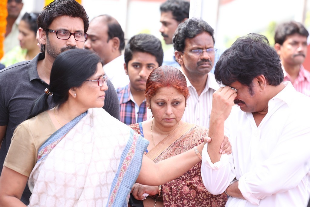 Akkineni Nageswara Rao Condolences Photos 02 - 98 / 211 photos