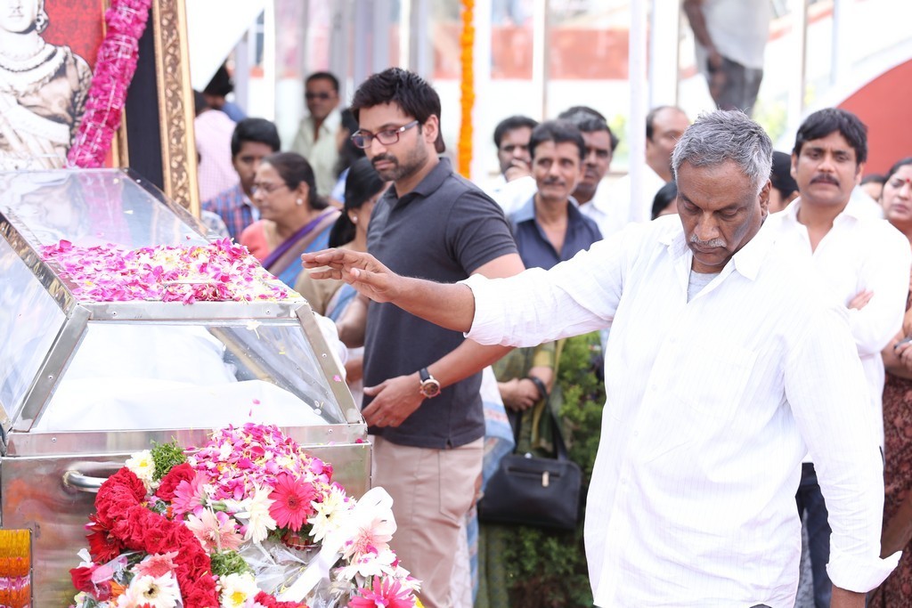 Akkineni Nageswara Rao Condolences Photos 02 - 150 / 211 photos