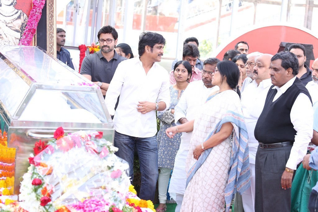 Akkineni Nageswara Rao Condolences Photos 02 - 156 / 211 photos
