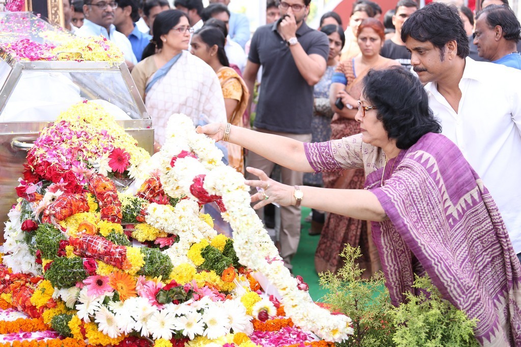 Akkineni Nageswara Rao Condolences Photos 02 - 165 / 211 photos
