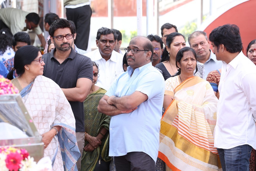 Akkineni Nageswara Rao Condolences Photos 02 - 196 / 211 photos