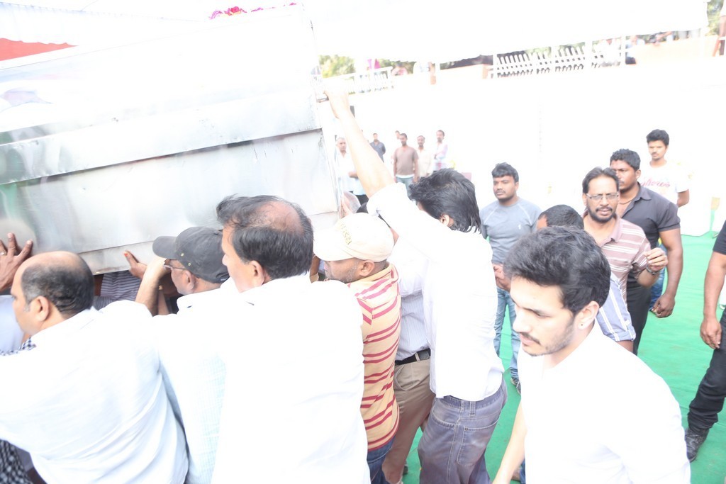 Akkineni Nageswara Rao Condolences Photos - 33 / 450 photos