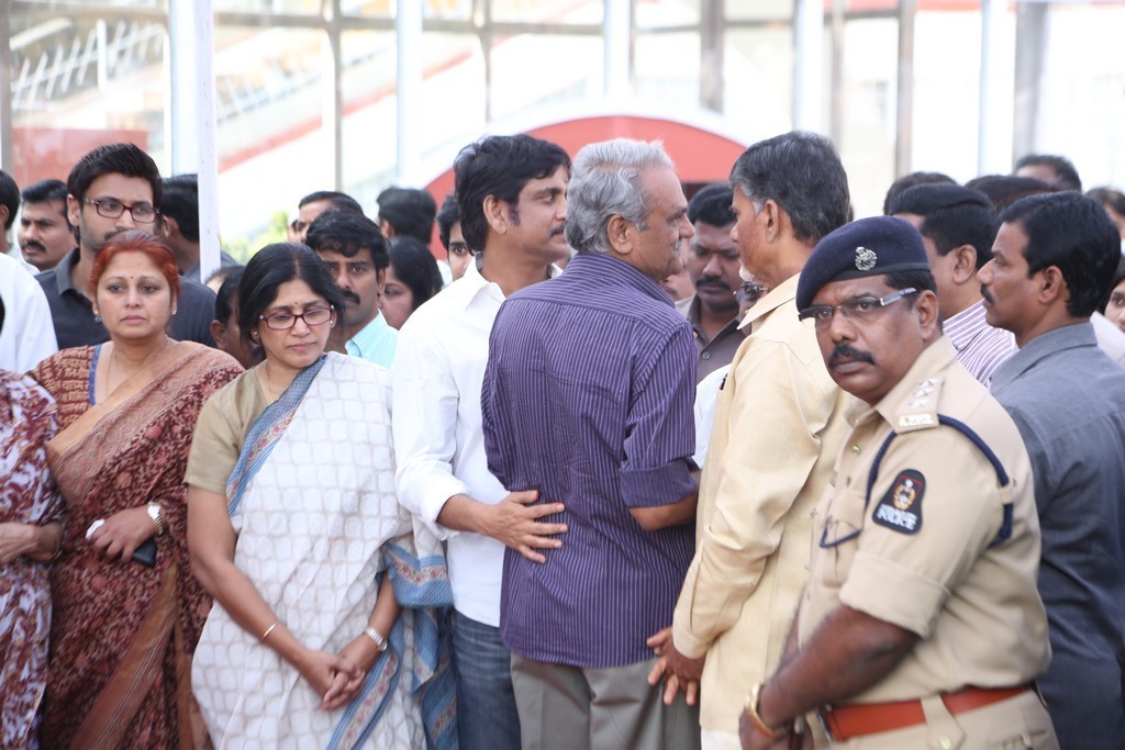 Akkineni Nageswara Rao Condolences Photos - 34 / 450 photos