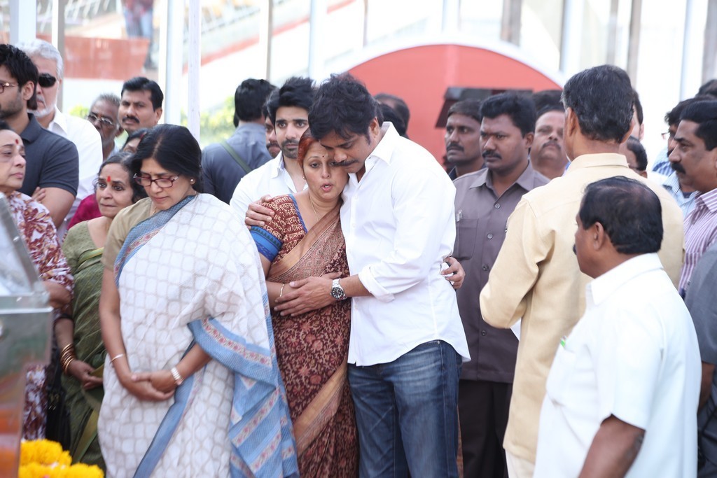 Akkineni Nageswara Rao Condolences Photos - 131 / 450 photos