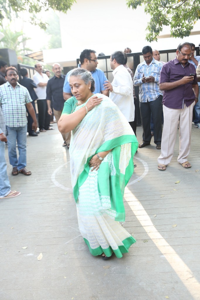 Akkineni Nageswara Rao Condolences Photos - 140 / 450 photos