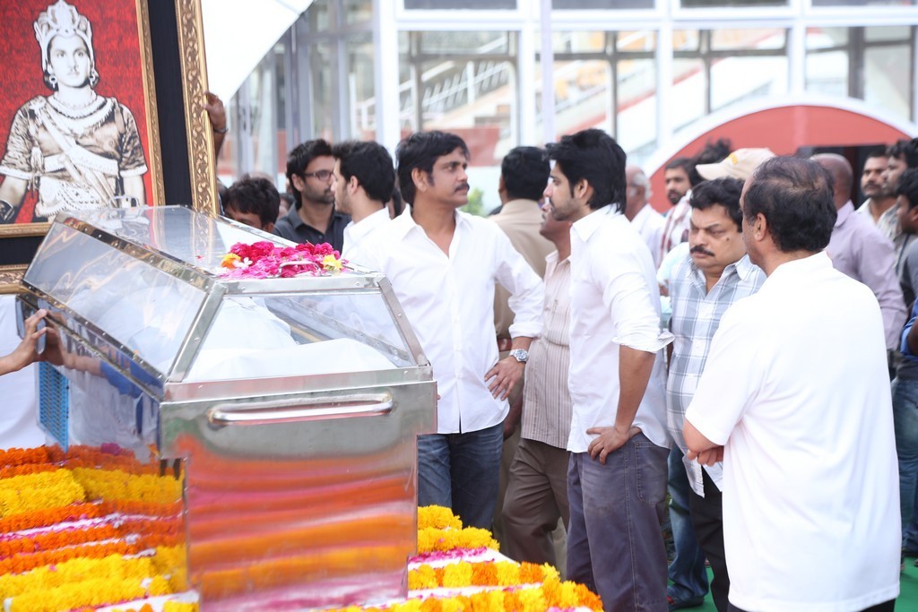 Akkineni Nageswara Rao Condolences Photos - 153 / 450 photos
