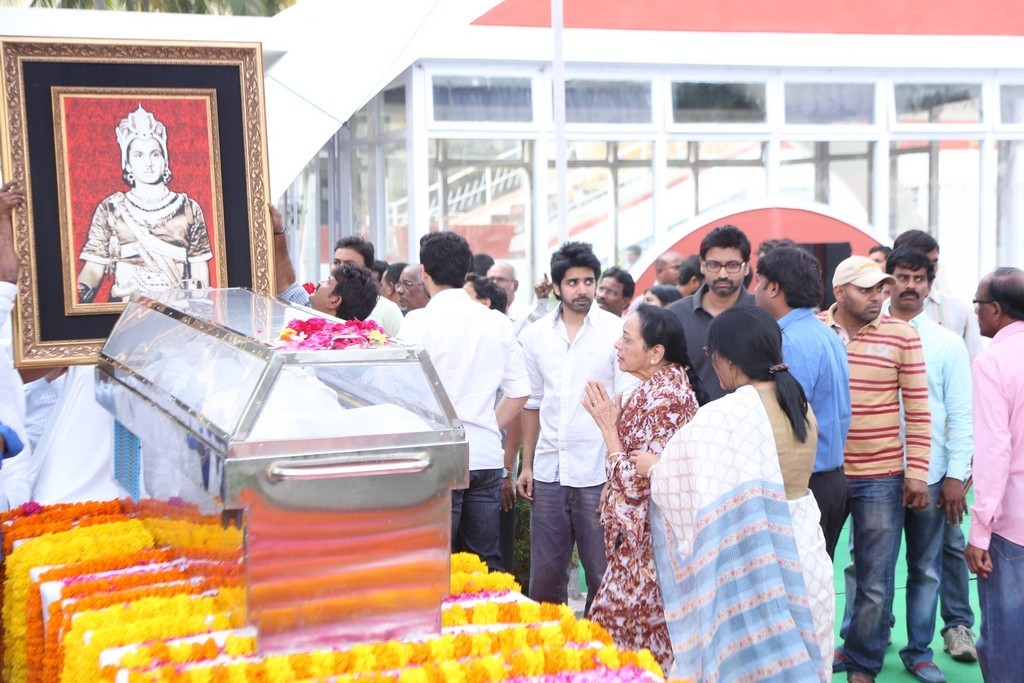 Akkineni Nageswara Rao Condolences Photos - 281 / 450 photos