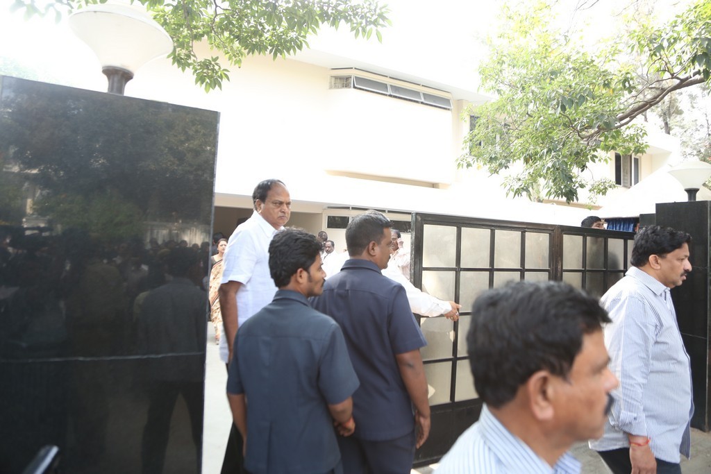 Akkineni Nageswara Rao Condolences Photos - 288 / 450 photos