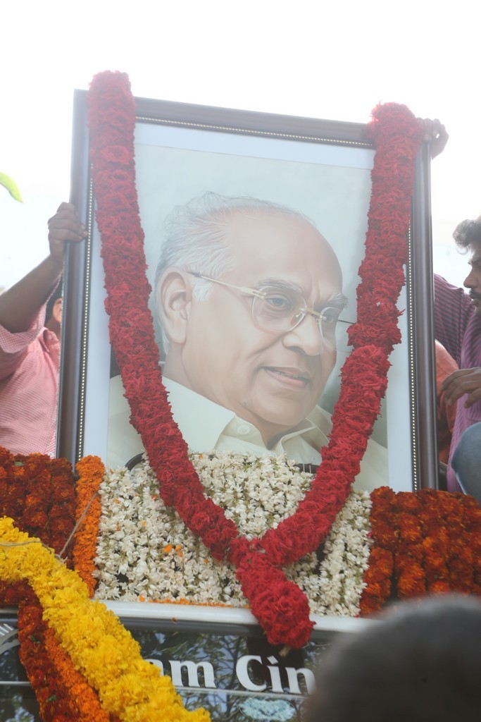 Akkineni Nageswara Rao Condolences Photos - 341 / 450 photos