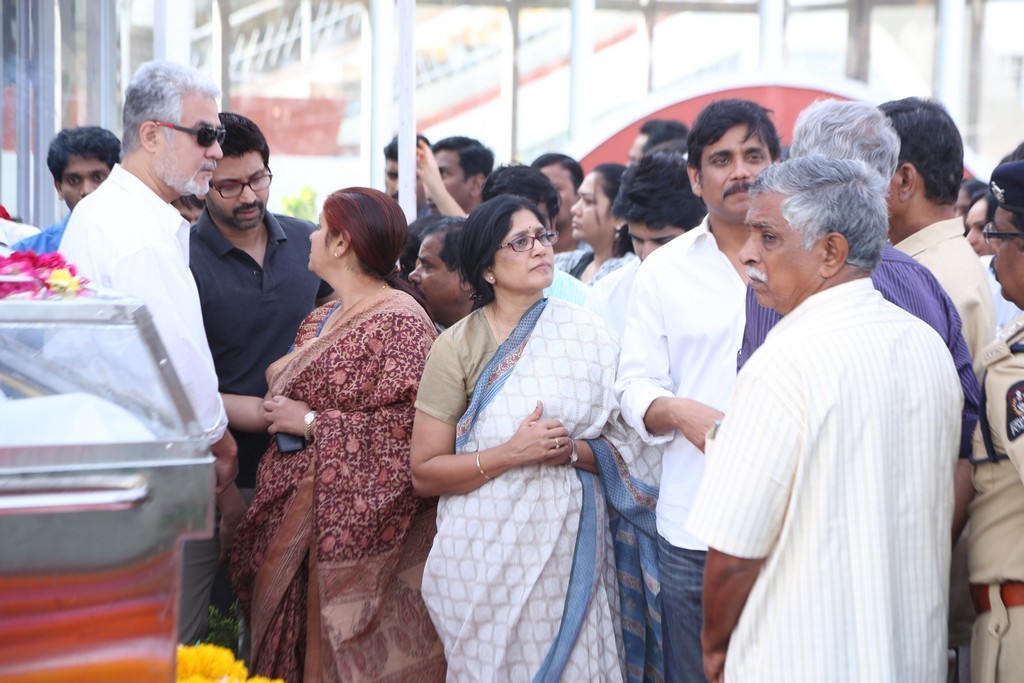 Akkineni Nageswara Rao Condolences Photos - 381 / 450 photos