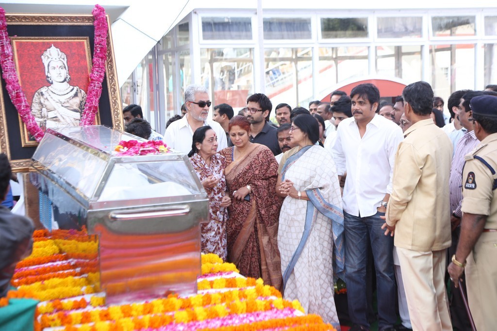 Akkineni Nageswara Rao Condolences Photos - 414 / 450 photos